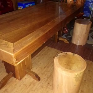 🔊🔈🔉🔊Hàng mới về 🔊🔈🔉🔊 👉Bộ bàn ghế gỗ nguyên khối ( 1 bàn + 8 cái đôn)👈 👉Màu gỗ nguyên thủy, chỉ phủ bóng thôi. Thật sang trọng.... Hàng nhà làm Anh Em nào cần ☎️📞📲LH 0905.66.37.39 or 0905.321.552 or 0905.54.74.59 Bao mềm so với thị trường.